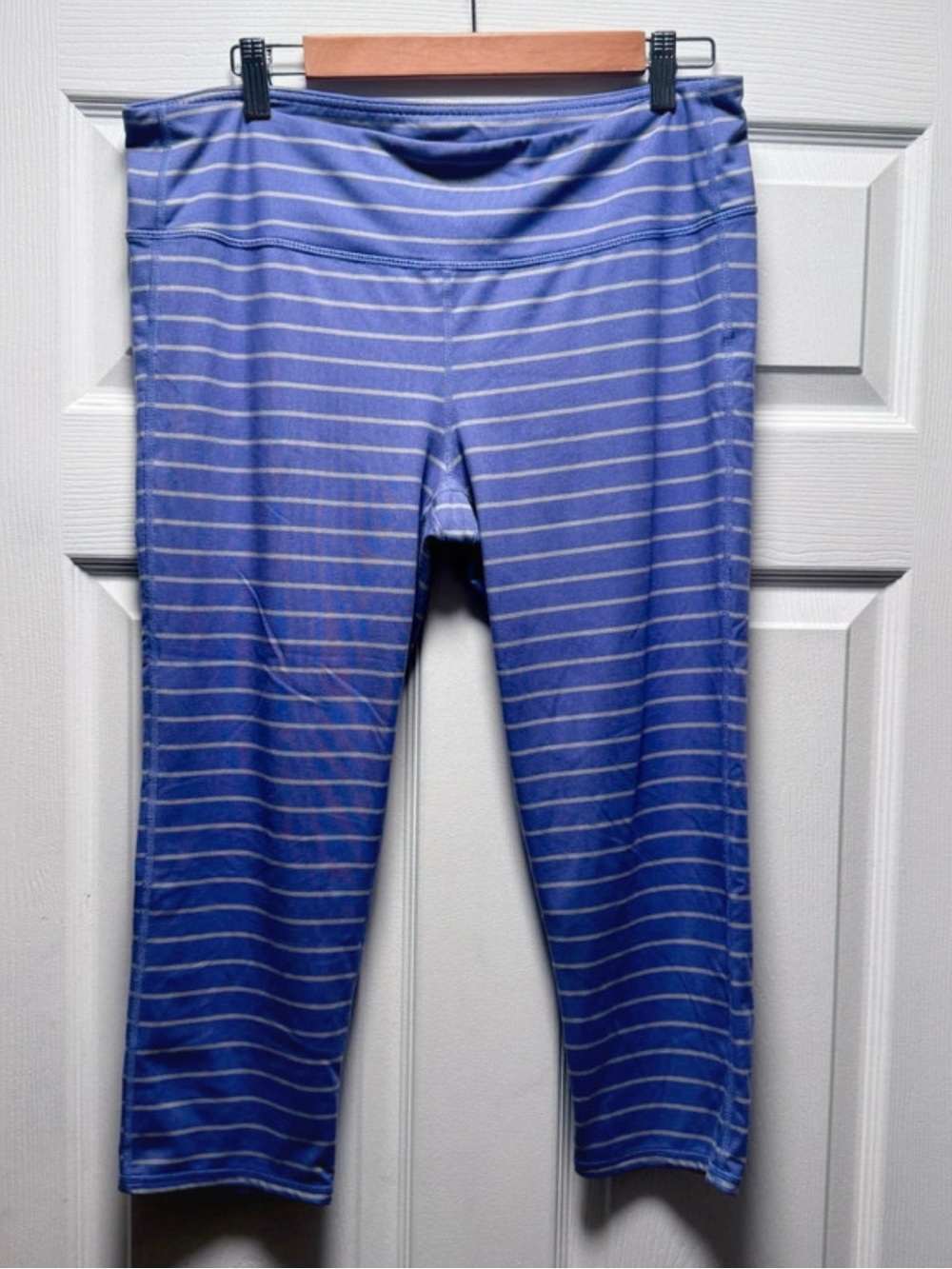 Athleta Women’s Purple & Grey Stripe Capri Leggings - size XL
